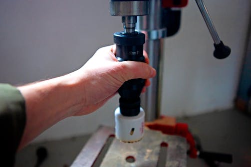 Pelarborrmaskin med självspännande borrchuck. Pelarborrmaskin med självspännande borrchuck.